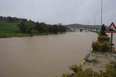 Kuvvetli yağışın etkili olduğu Antakya’da eğitime 1 gün ara verildi