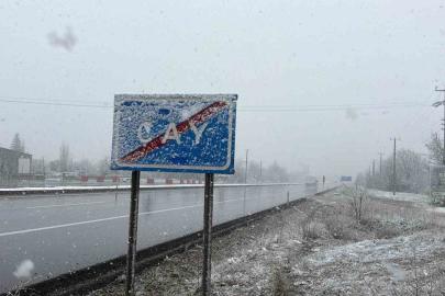 Lapa lapa yağan kar ilçeyi beyaza bürüdü