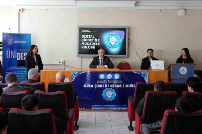 Lise öğrencilerine dijital farkındalık semineri düzenlendi