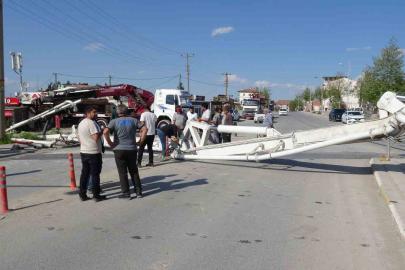 Malatya’da beton pompası devrildi, faciadan dönüldü