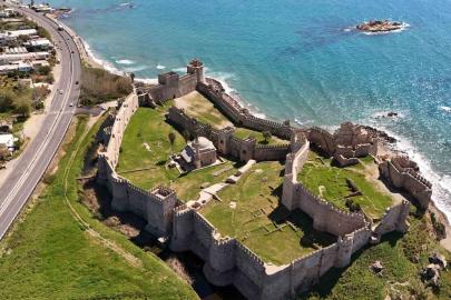 Mamure Kalesi camisinde 700 yıldır ibadet sürüyor