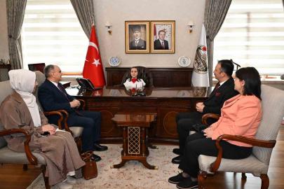 Manisa’da Valilik makamı minik Mehlika’ya emanet