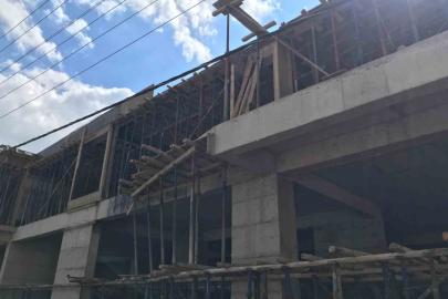 Mardin’de elektrik akımına kapılan inşaat işçisi 3. kattan düşerek ağır yaralandı