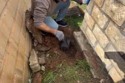 Mardin’de mezarlıkta toprağa gömülü eroin ele geçirildi