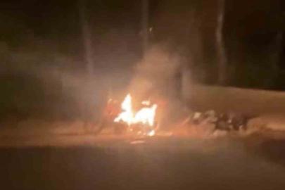 Mardin’de park halindeki motosiklet alev aldı