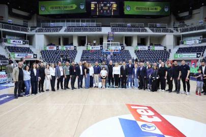 Merkezefendi Basketbol Takımı eğitime destek amacıyla parkeye çıktı