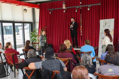 Mersin’de sosyal yaşama katkı sağlayan kurslar yoğun ilgi görüyor