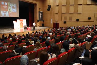 Mesleki tecrübelerini aday öğretmenlerle paylaştı