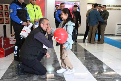Minik öğrencilerden Emniyet Müdürlüğüne Polis Haftası ziyareti