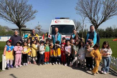 Minik öğrencilere diş eğitimi ve 112 tanıtımı yapıldı