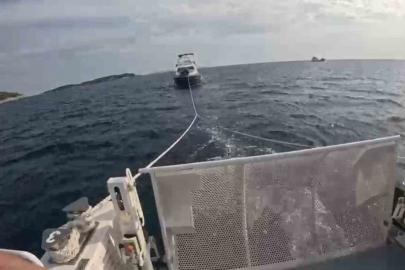 Motor arızasıyla sürüklenen teknedeki iki kişi kurtarıldı