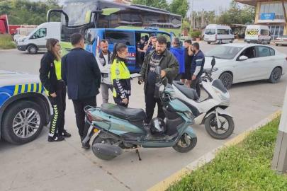 Motorlu bisiklet, motosiklete arkadan çarptı: 2 sürücü yaralandı