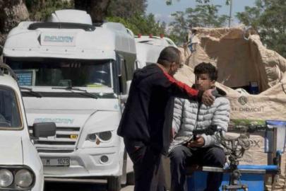 Motosikletlinin yolunu kesip tehditler savurdu