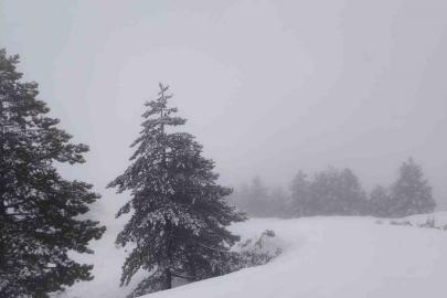 Muğla’da Nisan sürprizi Göktepe dağı beyaza büründü