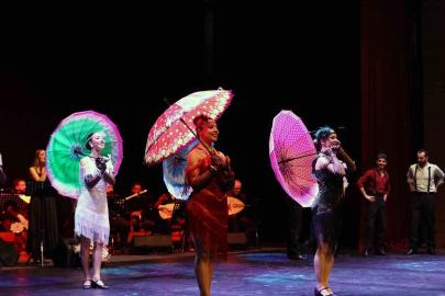 Muğla’da Nostalji rüzgârı: 70’ler ve 80’lerin film müzikleri büyüledi