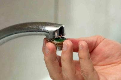 Musluğa takılan küçük aparat, suyu yüzde 70 kurtarıyor: Tasarruf hamlesi