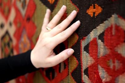 Müzede sergilenen kilimler asırlık motifleri gelecek nesillere aktarıyor