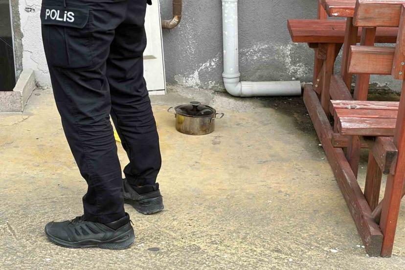 Ocakta unutlan yemek yangına sebep oldu