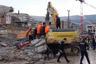 Operatör enkaz altında kaldı: 1 yaralı