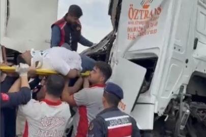 Osmaniye’de tır OSB giriş kapısına çarptı, sürücü kabinde sıkıştı