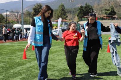 Otizm Farkındalık Günü’nde özel öğrenciler futbol sahasında buluştu