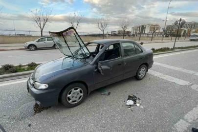 Otomobil park halindeki araca çarparak takla attı: 1 yaralı