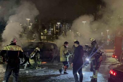 Park halindeki otomobilde yangın çıktı, alevler başka araca sıçradı