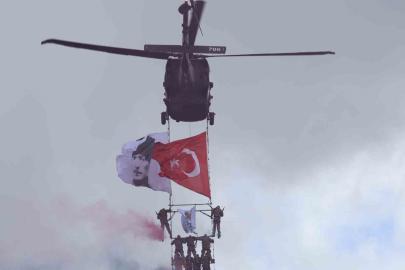 Polis özel harekatın helikopterli gösterisi nefes kesti