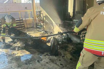 Reyhanlı’da evin balkonundan alevler yükseldi