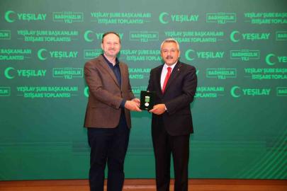 Rize Valisi Baydaş’a Yeşilay’dan ’Bağımsızlık Neferleri Üstün Hizmet Madalyası’