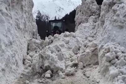 Rize’de yayla yollarında 5 metrelik kar temizliği