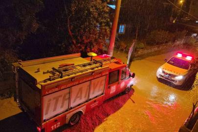 Sağanak sonrası Savrun Çayı taştı, Kadirli’de hayat durma noktasına geldi