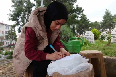Saldırıda hayatını kaybeden öğrencilerin mezarlarına bırakılan notlar duygulandırıyor