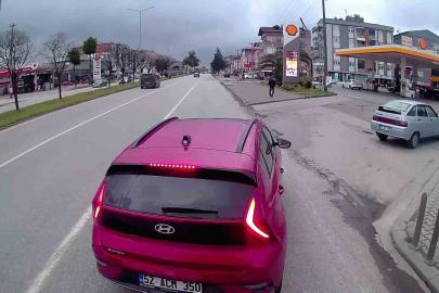 Samsun’da aniden çimento yüklü tırın önüne çıkan otomobil yürekleri ağza getirdi