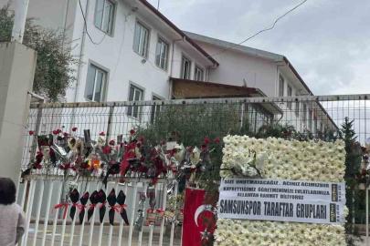 Samsunspor Taraftar Grupları, Ayser Çalık Ortaokulu’na çelenk bıraktı