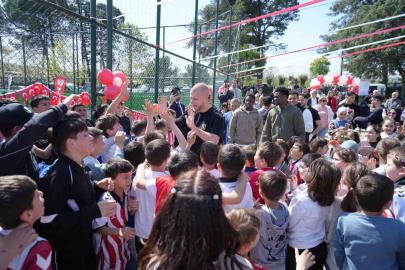 Samsunsporlu futbolcular, 23 Nisan’ı çocuklarla birlikte kutladı