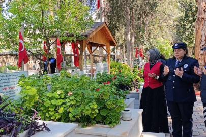 Şehit kızı polisler, babalarını andı