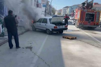 Seyir halindeki araçta yangın paniği