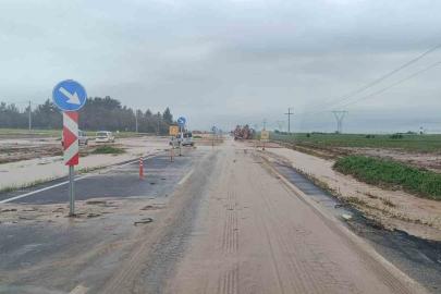 Siirt-Batman karayolunda taşkın nedeni ile ulaşım sağlanamıyor