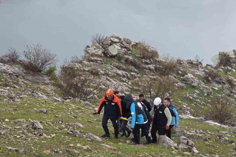 Siirt’te atıyla birlikte kayalıklara yuvarlanan genç ağır yaralandı