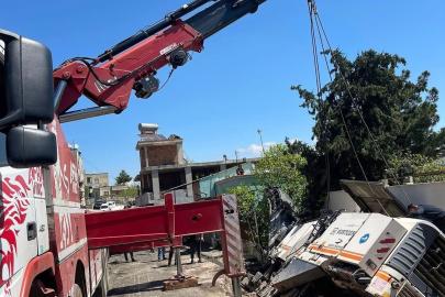 Siirt’te iş makinesi devrildi