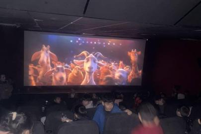 Şırnak Belediyesi’nden miniklere sinema sürprizi