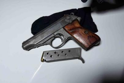 Tabancayla yakalanan şahıs gözaltına alındı