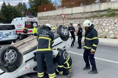 Takla atan otomobildeki 2 kişi yaralandı