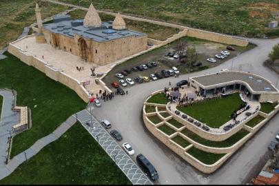 "Taştaki gizem, ruhtaki huzur’ 8 asırlık camide anlamlı etkinliğe ev sahipliği yaptı