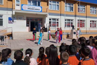 Tavşanlı Hayme Ana MTAL öğrencilerinden kardeş okullara bayram hediyesi