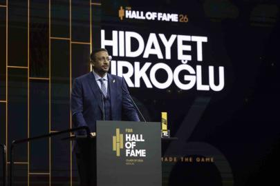 TBF Başkanı Hidayet Türkoğlu, FIBA Hall of Fame 2026 ödülünü aldı