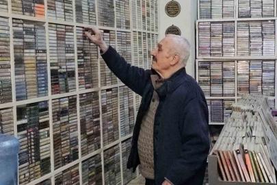 Teknolojiye direndi, 50 yıldır plak ve kaset satıyor