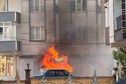 Tekstil malzemeleri yüklü minibüs alev aldı