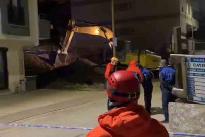 Temel kazısında toprak kaydı, çatırdama sesleri gelen 5 katlı bina boşaltıldı